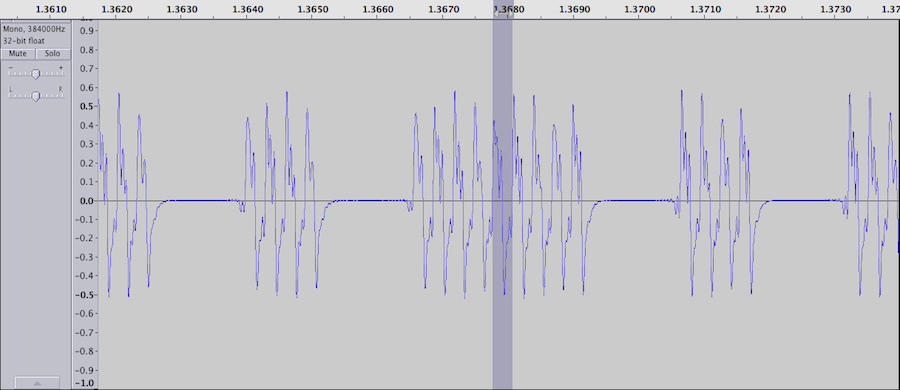 Sample using battery powered pre-amp: in the centre a 1 bit (9 high pulses) with 0 bits (4 high pulses) to left and right